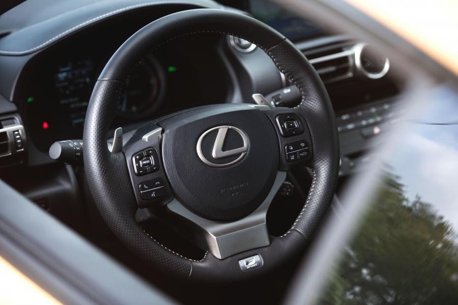 Панель приборов Lexus RC350 AWD F-Sport 2018 года  (NA) (фото 20 из 20)